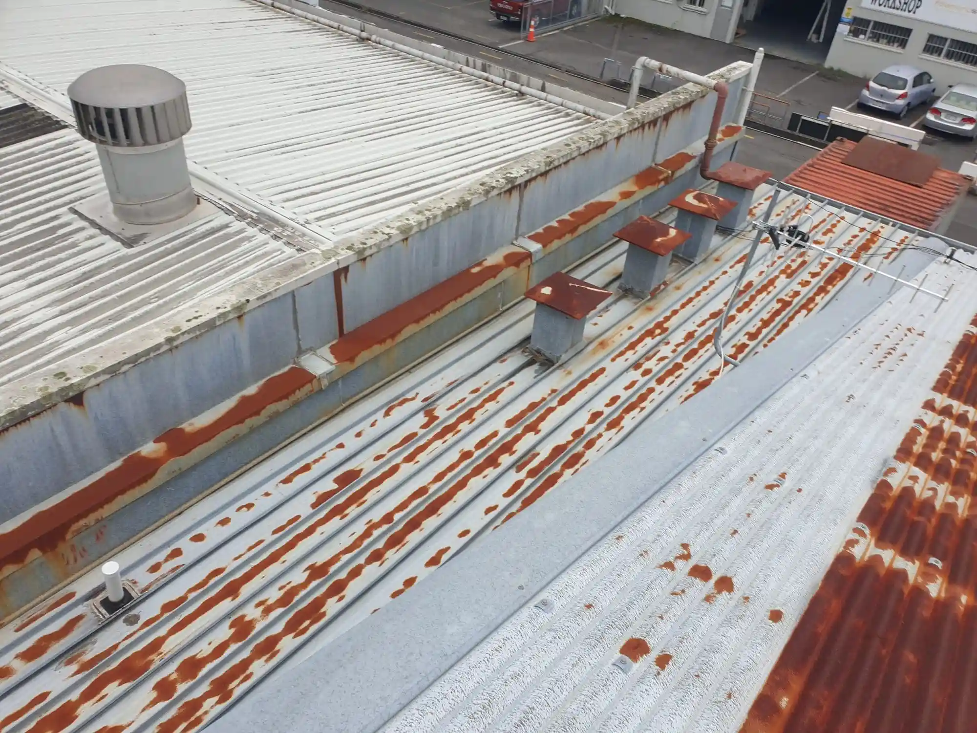 Emergency roof repair service for leaking roof